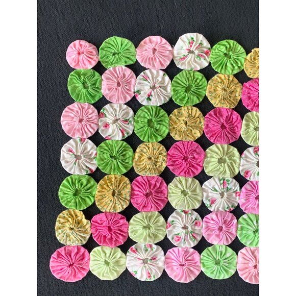 Handmade Vintage Yo-Yo Doily with Pastel Floral & Solid Fabrics 12"x22" Quilting - Picture 2 of 10